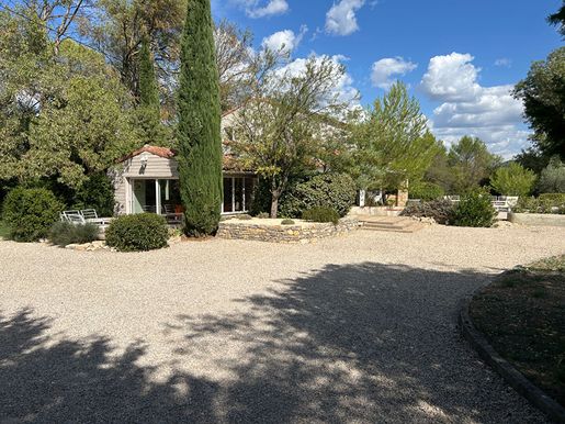 Maison 6 pièces 136 m² · à Rocbaron · 136 m² · 550 000 €