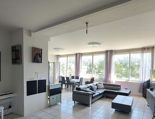Appartement 3 pièces 131 m² · à Sainte-Anastasie-sur-Issole · 131 m² · 273 000 €