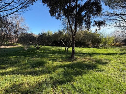 106 €/m² · à Correns · 130 000 €