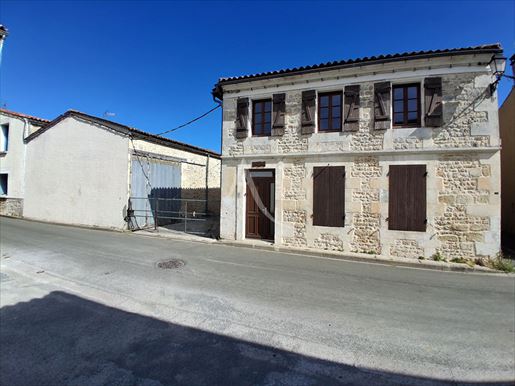 12 pièces 238 m² · à Saint-Jean-d'Angle · 238 m² · 358 200 €