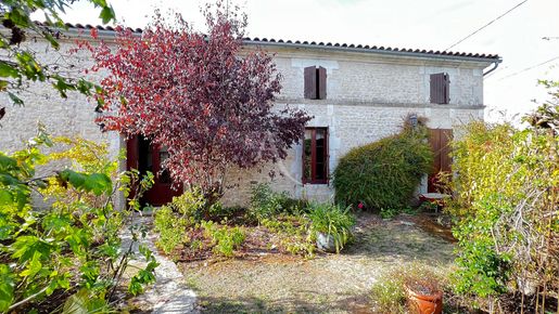 Maison 9 pièces 187 m² · à Le Gua · 187 m² · 289 000 €