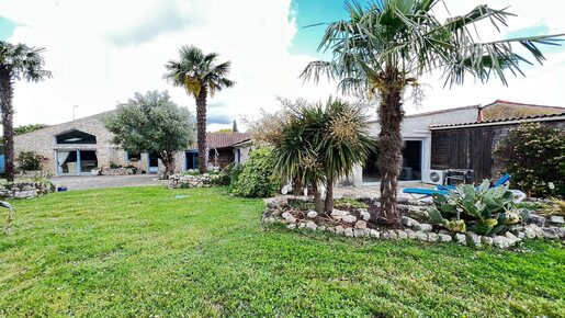 7 pièces 201 m² · à Echillais · 201 m² · 476 700 €