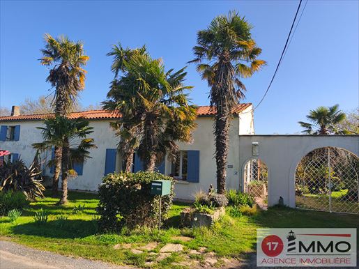 5 pièces 147 m² · à Breuil-Magné · 147 m² · 338 700 €