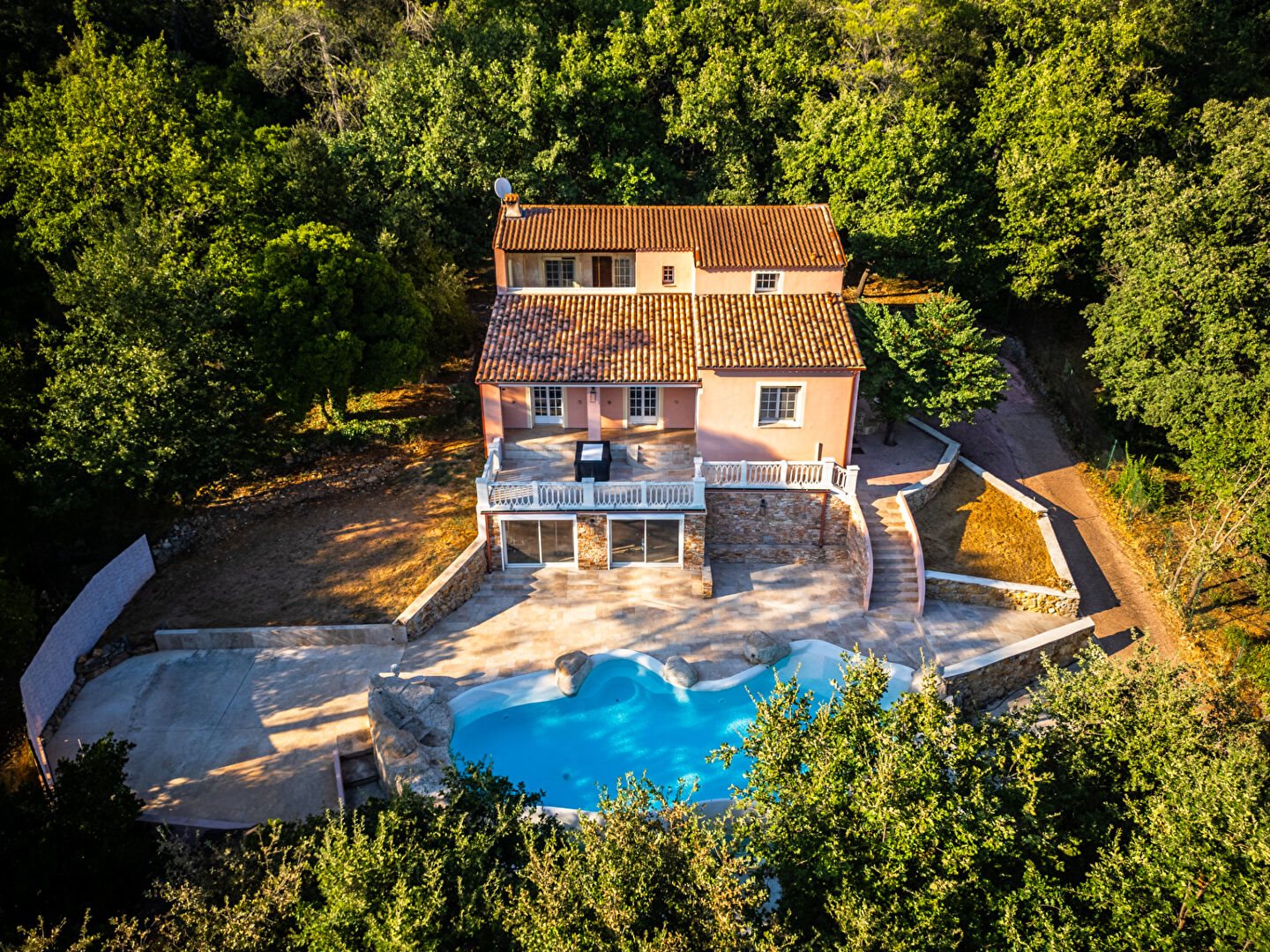 Maison à vendre, 165m², La Roquebrussanne