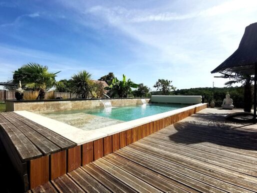8 pièces 185 m² · à Saint-Pierre-de-Chignac · 185 m² · 346 500 €
