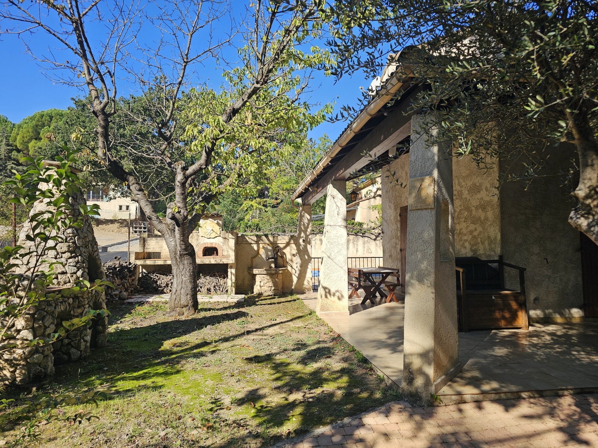 La Roque-d'Anthéron (Bouches-du-Rhône) photo 2
