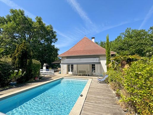Maison 8 pièces 220 m² · à Coulounieix-Chamiers · 220 m² · 349 800 €