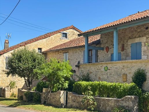 Maison 10 pièces 375 m² · à Saint-Front-la-Rivière · 375 m² · 256 800 €