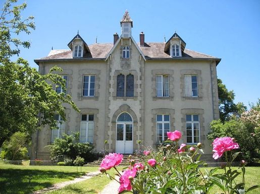 Maison 16 pièces 466 m² · à Vallière · 466 m² · 490 950 €