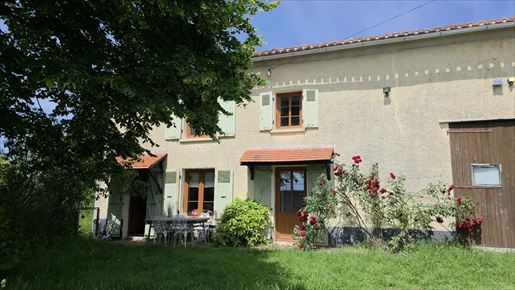 5 pièces 130 m² · à Thiat · 130 m² · 155 150 €