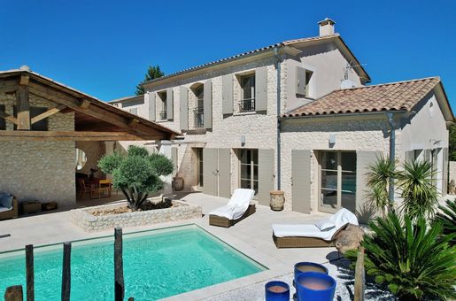 Maison 5 pièces 153 m² · à Uzès · 153 m² · 990 000 €