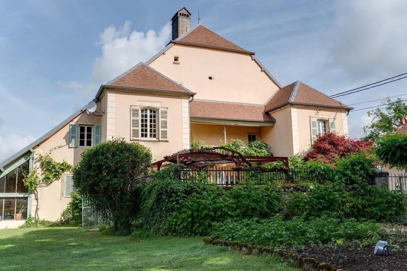Maison 9 pièces 200 m² · à Les Monts-Ronds · 200 m² · 430 000 €