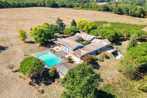 Maison 11 pièces 443 m² · à Beychac-Et-Caillau · 443 m² · 987 000 €