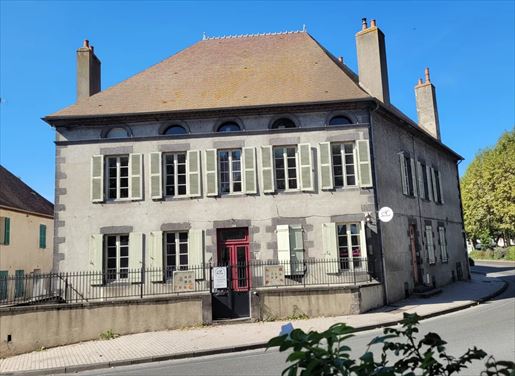 Immeuble 3 pièces 283 m² · à Saint-Pourçain-sur-Sioule · 283 m² · 230 000 €