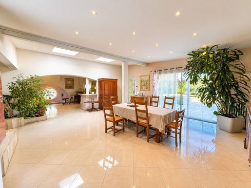 Maison 6 pièces 154 m² · à Hauterive · 154 m² · 240 000 €