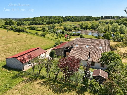 Maison 5 pièces 111 m² · à Villefranche-de-Lonchat · 111 m² · 304 000 €