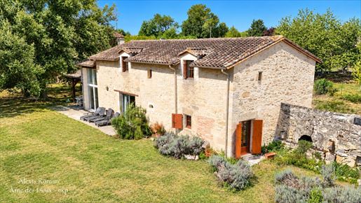 Maison 6 pièces 128 m² · à Montpeyroux · 128 m² · 210 000 €