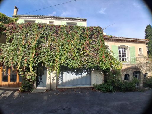 Maison 6 pièces 108 m² · à Fontvieille · 108 m² · 445 000 €