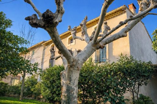 Maison 15 pièces 520 m² · à La Fare-les-Oliviers · 520 m² · 850 000 €