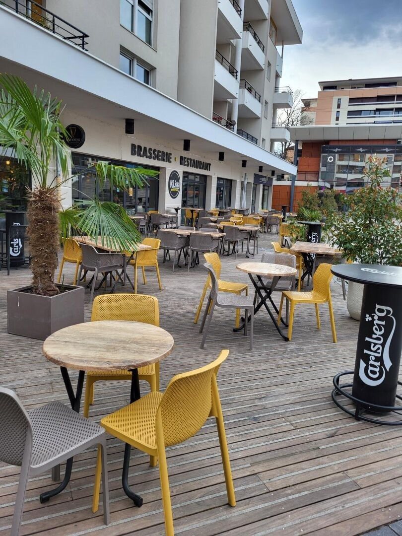 Purchase: Business premises (74600)