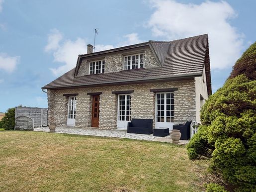 Maison 8 pièces 160 m² · à Crèvecoeur-le-Grand · 160 m² · 189 500 €