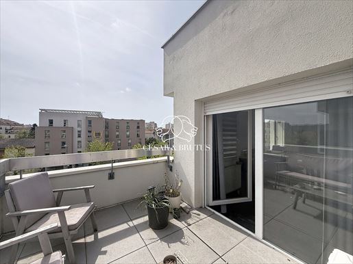 Appartement 3 pièces 65 m² · à Lyon 8ème · 65 m² · 239 000 €