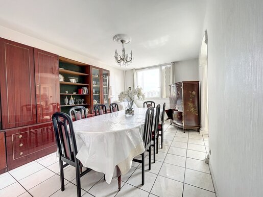 Appartement 4 pièces 82 m² · à Lyon 8ème · 82 m² · 195 000 €