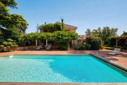 Terrain 8 pièces 308 m² · à Charly · 308 m² · 930 000 €