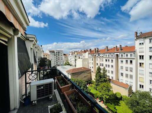 Appartement 3 pièces 74 m² · à Lyon 7ème · 74 m² · 198 000 €