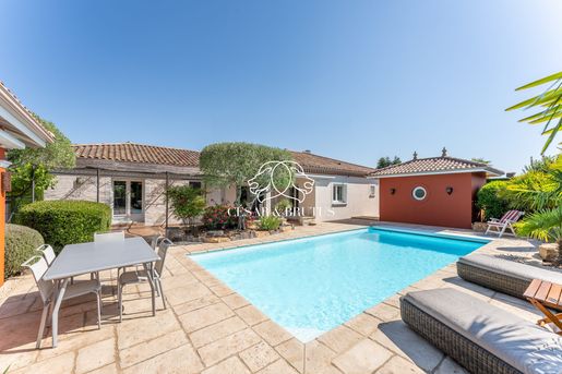 Maison 5 pièces 300 m² · à Assieu · 300 m² · 811 000 €