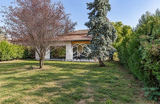 Maison 6 pièces 155 m² · à Rillieux-la-Pape · 155 m² · 495 000 €