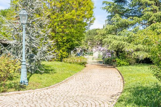 Maison 7 pièces 250 m² · à Grézieu-la-Varenne · 250 m² · 840 000 €