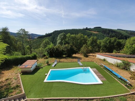 Maison 9 pièces 200 m² · à Saint-Vincent-de-Reins · 200 m² · 299 000 €