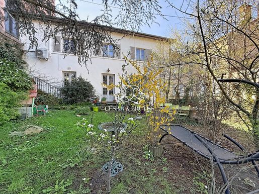 Maison 6 pièces 274 m² · à Thizy · 274 m² · 280 000 €