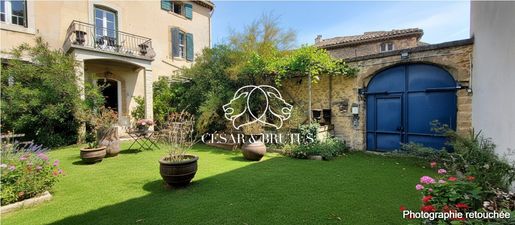 Maison 10 pièces 253 m² · à Rochegude · 253 m² · 299 000 €
