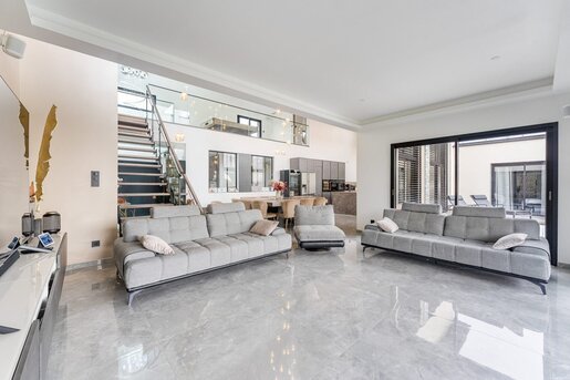 Maison 8 pièces 272 m² · à Satolas-Et-Bonce · 272 m² · 790 000 €