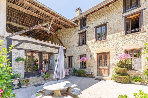 Maison 7 pièces 218 m² · à Maubec · 218 m² · 635 000 €