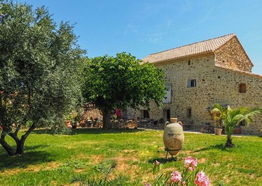 Maison 5 pièces 230 m² · à Laudun-l'Ardoise · 230 m² · 672 000 €