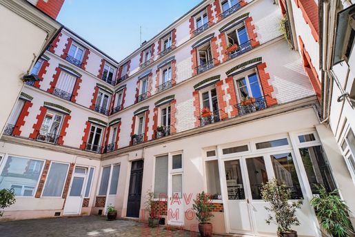 Appartement 3 pièces 83 m² · à Paris 11ème · 83 m² · 734 000 €