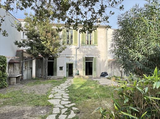 Maison 5 pièces 160 m² · à Nîmes · 160 m² · 393 750 €