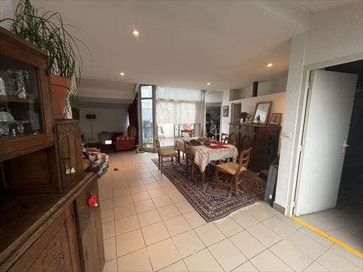 Appartement 3 pièces 103 m² · à Nîmes · 103 m² · 145 000 €