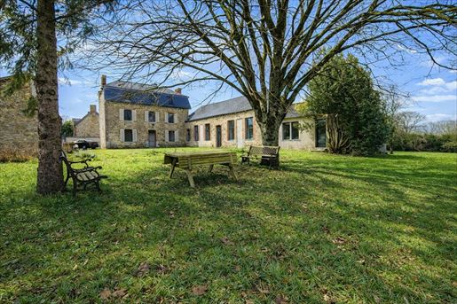 Maison 7 pièces 273 m² · à Retiers · 273 m² · 444 000 €