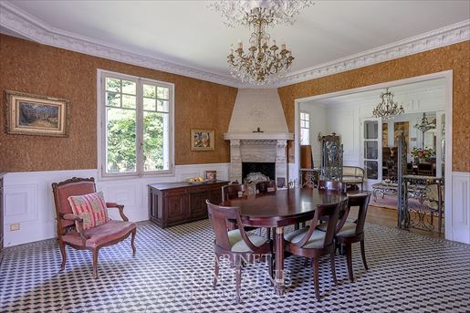 Maison 10 pièces 235 m² · à Noailles · 235 m² · 440 000 €
