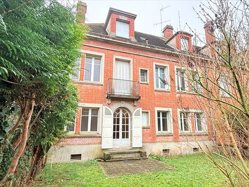 Maison 11 pièces 230 m² · à Beauvais · 230 m² · 433 000 €