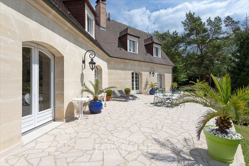 Maison 10 pièces 297 m² · à Beauvais · 297 m² · 598 000 €
