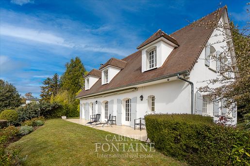 Maison 7 pièces 179 m² · à Le Mont-Saint-Adrien · 179 m² · 498 000 €