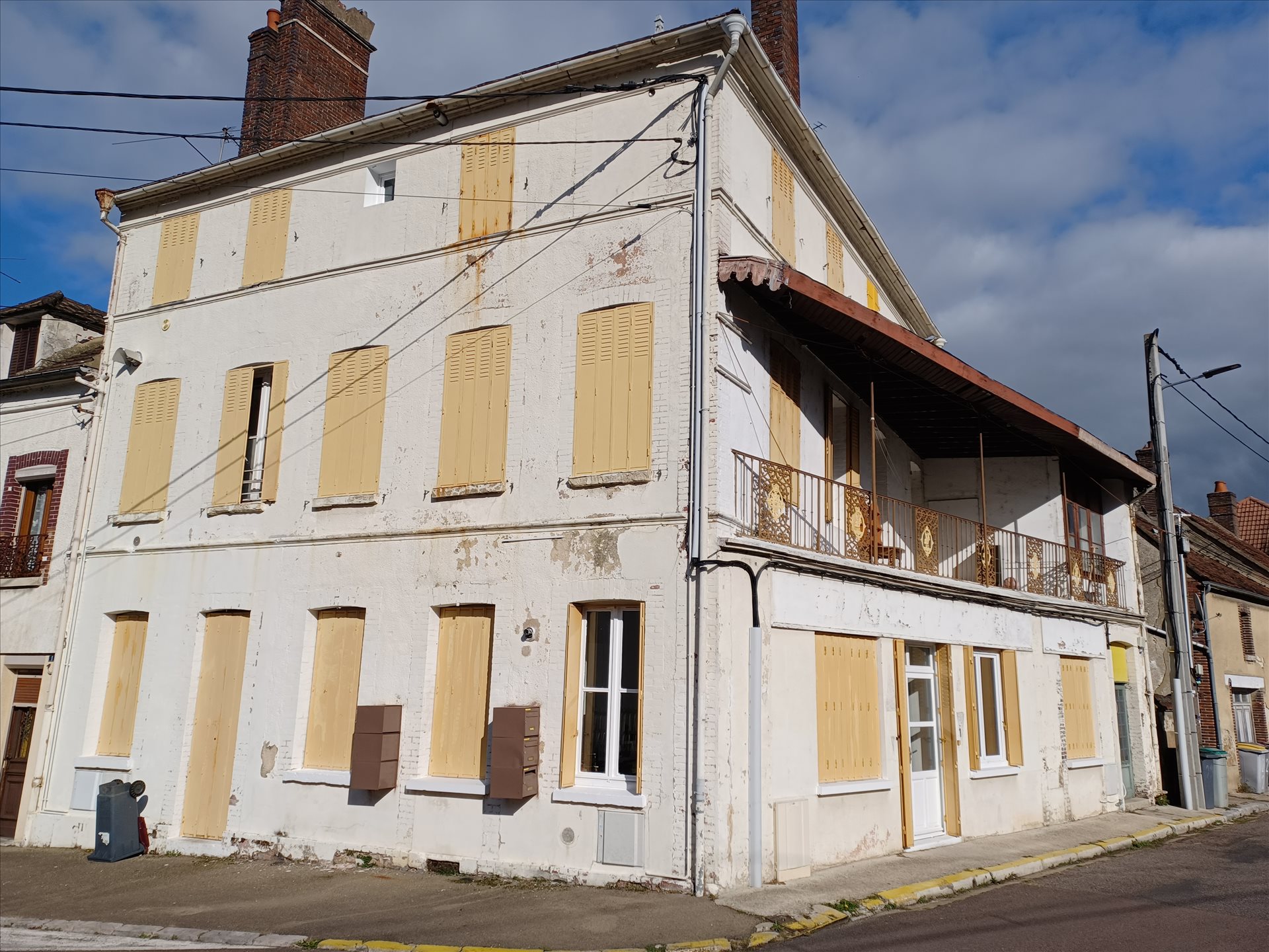 Immeuble 18 pièces 368 m² · à Brienon-sur-Armançon · 368 m² · 325 000 €