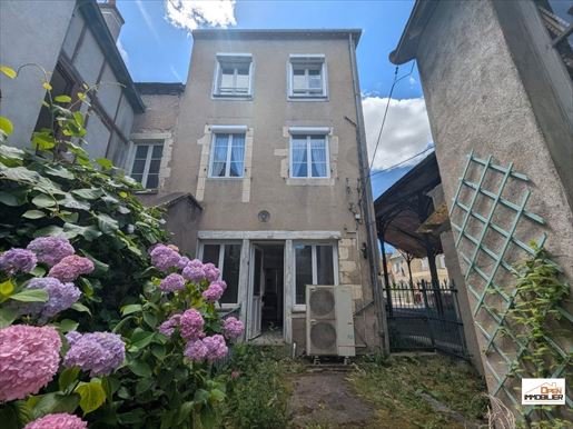 Maison 5 pièces 157 m² · à Neuvy-Saint-Sépulchre · 157 m² · 96 750 €