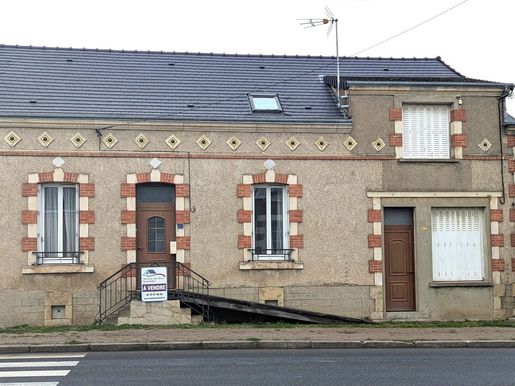 Maison 8 pièces 178 m² · à La Châtre · 178 m² · 128 400 €