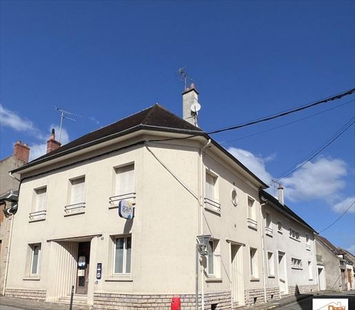Maison 8 pièces 330 m² · à Châteaumeillant · 330 m² · 170 400 €